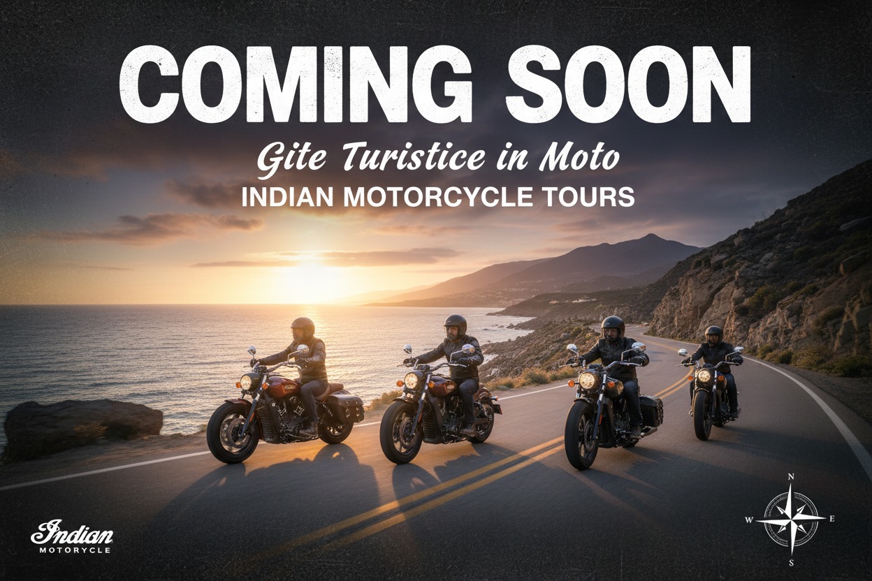 Quattro motociclisti guidano lungo una strada costiera al tramonto, con il testo "Coming Soon" in alto.